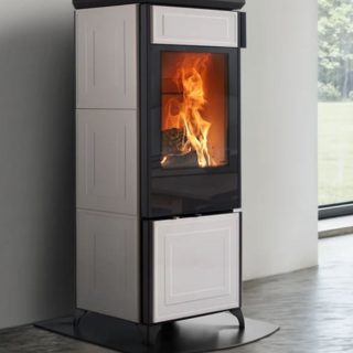 STUFA A LEGNA CLASSIC 10 kW POTENZA TERMICA INTRODOTTA (kW) 10,2 RENDIMENTO (%) 86,1 CONSUMO MIN - MAX (kg/h) 2,41 MISURE B X H X P (mm) 51 x 125 x 47 PESO (kg) 165 TUBO DI USCITA FUMI Superiore - Ø150mm